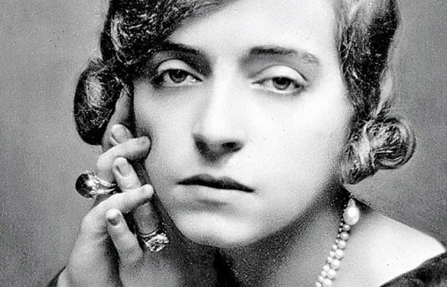 Как избежала наказания за убийство принца и держала в страхе королевскую семью элитная эскортница Маргерит Алиберт