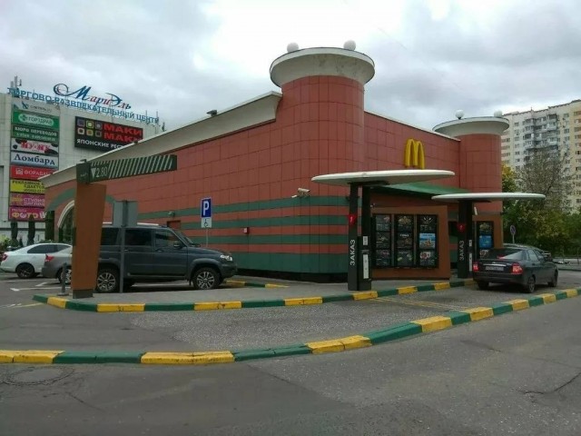 Во «Вкусно — и точка» задержали мужчину, снимавшего девушек на камеру в женском туалете