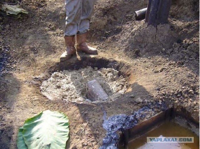 Уникальный индонезийский опыт нефтедобычи вручную...
