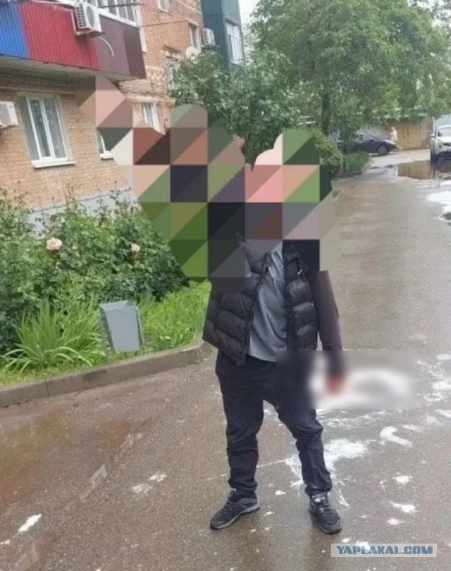 Мужика арестовали на 10 суток за свастику из сметаны.