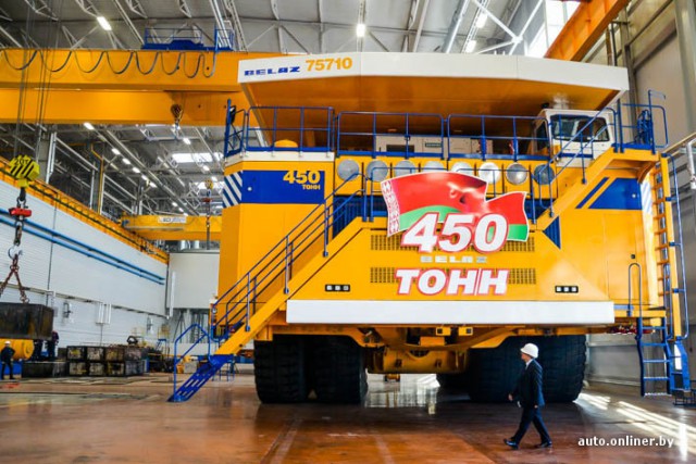 Новый рекорд: самосвал "БелАЗ" утащил 500 тонн