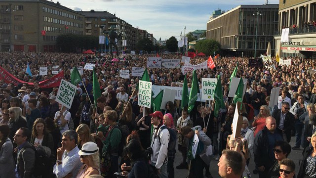 Митинг в Швеции (Гётеборг) в поддержку беженцев