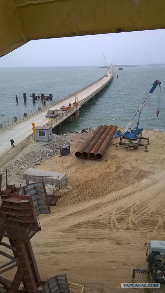 Керчане полюбили мост через пролив