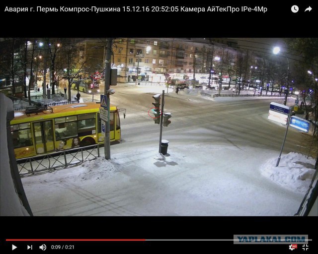 Авария Автобус vs Троллейбус. Пермь, Компрос-Пушкина 15.12.16 20:52:05