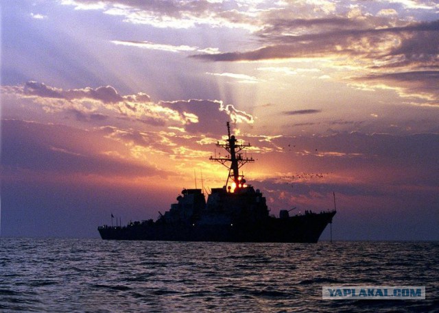 В Черное море вошел американский эсминец Carney