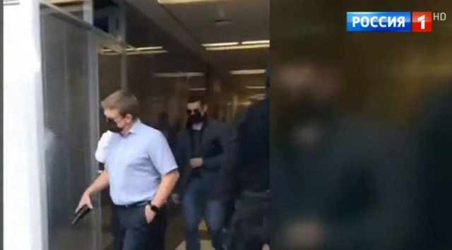 Сотрудника «России 1» встретили криками «Позорище!» на митинге в Москве