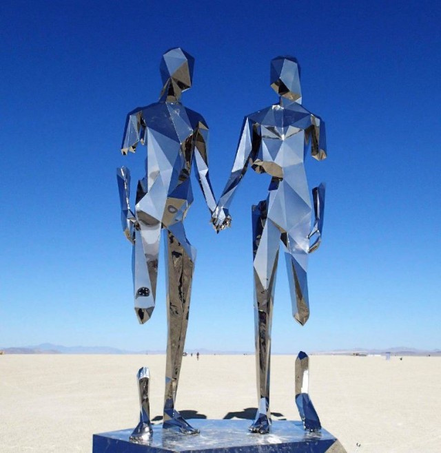 Девушки фестиваля Burning Man-2019