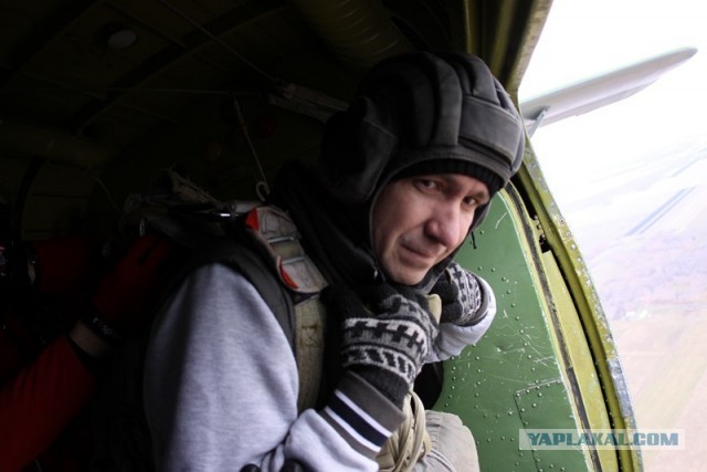 Парашютист случайно отцепил оба парашюта