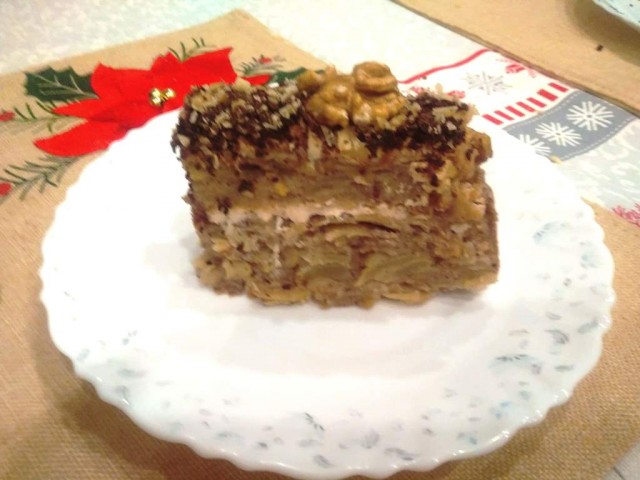 Быстро-вкусно: пирог на сметане с персиками