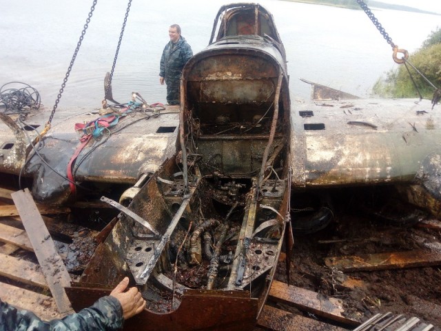 Поднятие самолёта ИЛ-2 со дня озеро Глубокое
