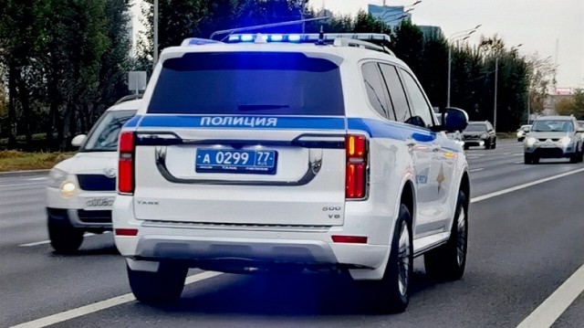 Российская полиция пересаживается на «танки». В Москве заметили пару премиум-внедорожников Tank 500 с характерной ливреей МВД