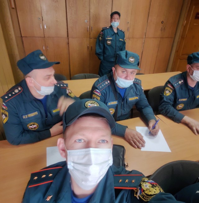 Просто ребята работают
