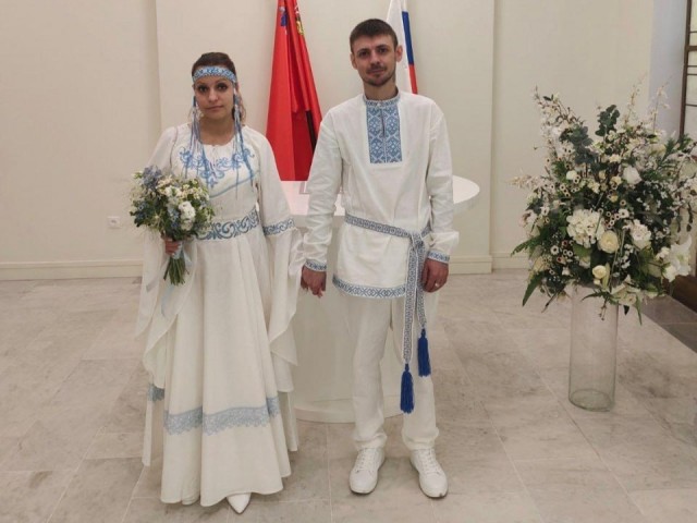 Новые веяния: зумеры массово зовут на свадьбу баянистов вместо диджеев