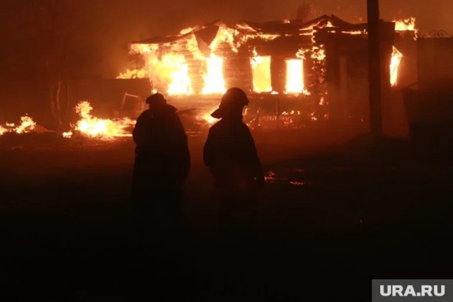 В Тюменской области мужчина осознанно поджёг дом с бывшей женой и дочерью внутри