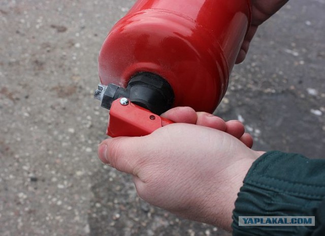 Что можно потушить автомобильным огнетушителем?