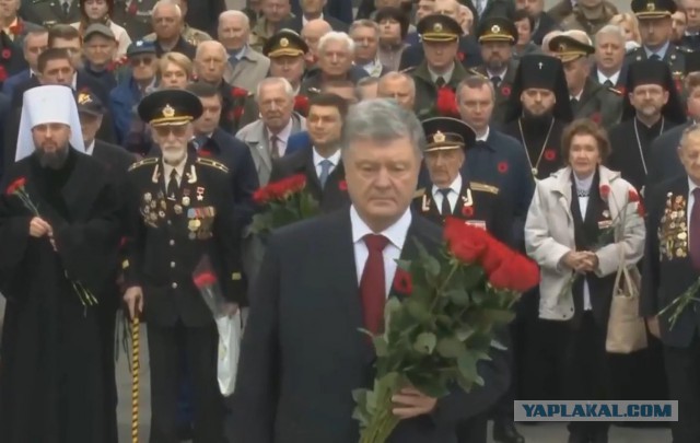 Плачущую девочку заставили снять пилотку со звездочкой