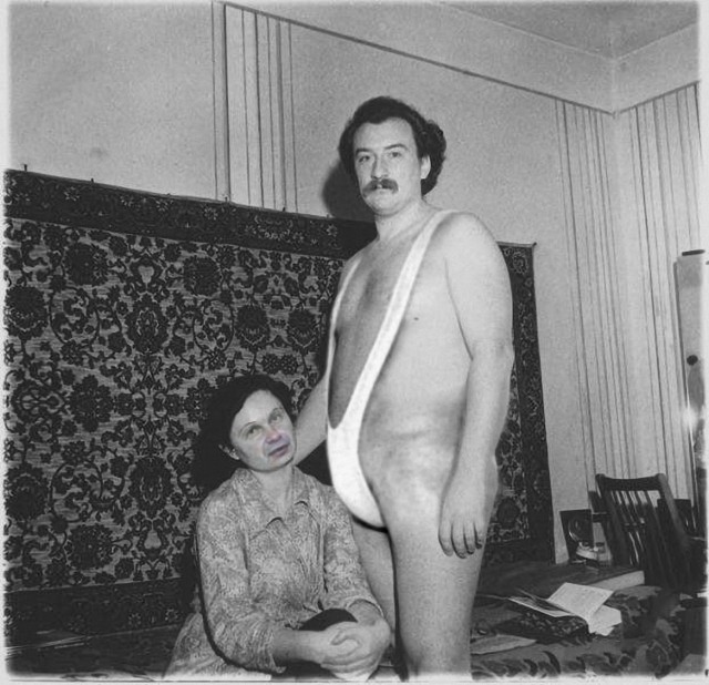 Пабло Эскобар с супругой у родственников в Саратове. 1983 год