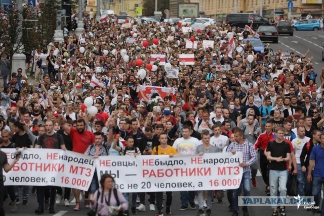 Силовики стягивают технику и людей в центр Минска