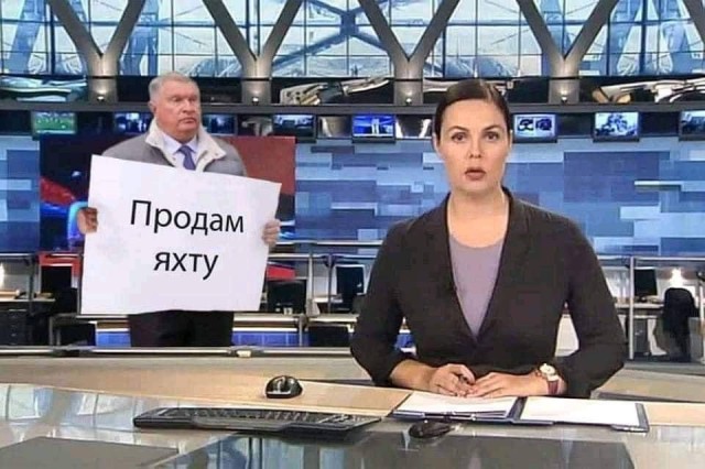 Марина Овсянникова заявила, что "скрывается" в России