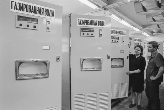 В сети поспорили об антисанитарии советских автоматов с газировкой