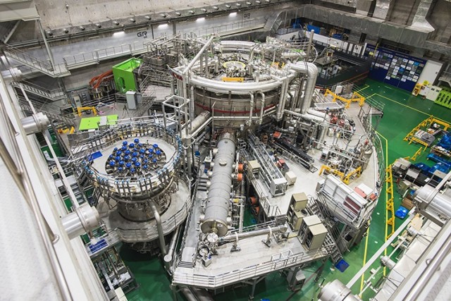 Корейский термоядерный реактор на 30 секунд зажёг плазму, которая в семь раз горячее ядра Солнца