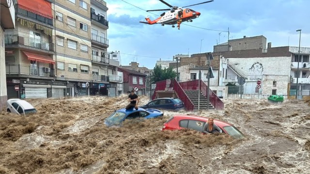 Валенсийскую автономию основательно затопило из-за сильнейших проливных дождей