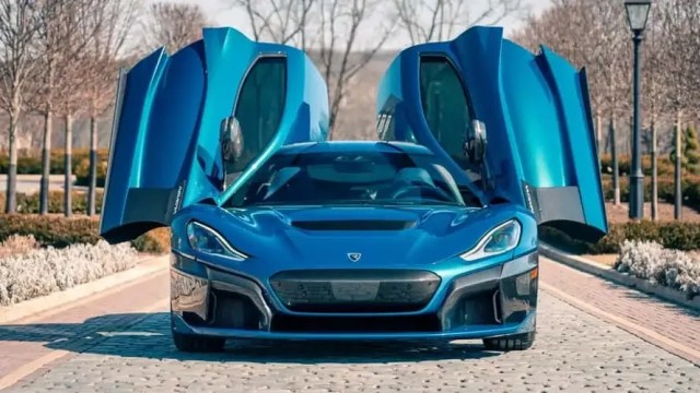 На аукционе Bring a Trailer продают гиперкар Rimac Nevera, разгоняющийся до 100 км/ч за 1,81 сек