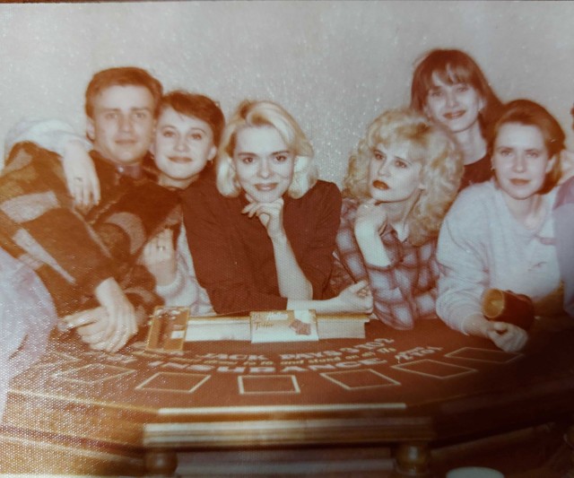 Девчата из 90-х и 00-х