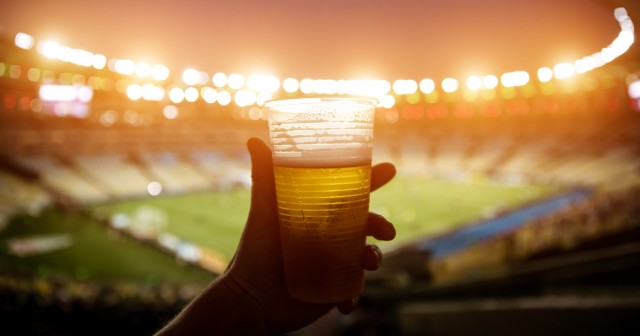 В качестве эксперимента до 31 декабря в Москве разрешат продавать алкоголь крепостью до 16,5% на стадионах и в музеях