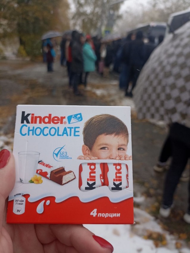 Один из мобилизованных в Свердловской области подарил журналистке шоколадку и попросил его поцеловать на прощание