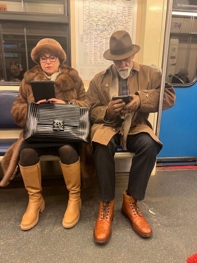 Свежие модники из метрополитена