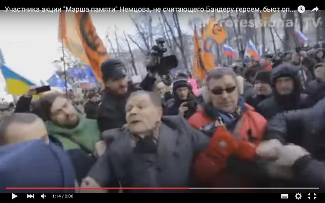 Видео избиения пенсионеров в Киеве