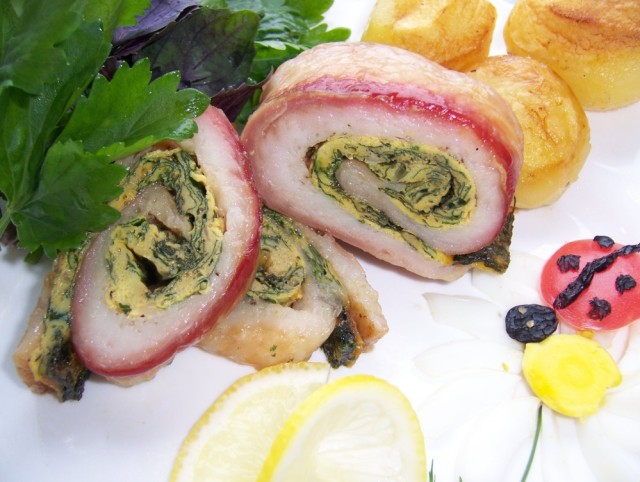 Рулетики из морского языка с овощами