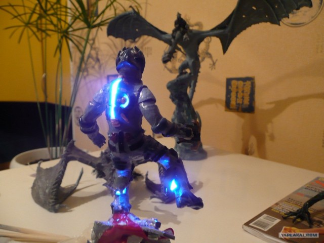 Айзек Кларк.