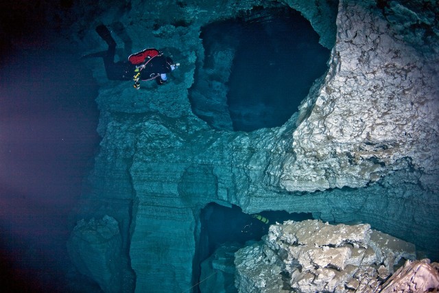 Холодно, тесно и темно.