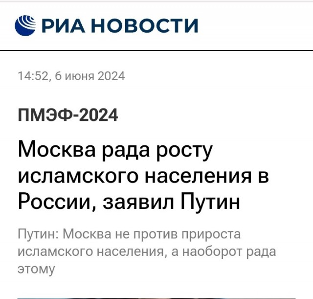 В Москве житель двора прогнал мигрантов, молившихся на детской площадке.