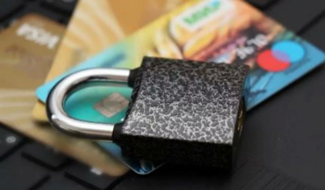 С 1 сентября следователи в России смогут блокировать банковские счета подозреваемых на срок до 10 суток без решения суда