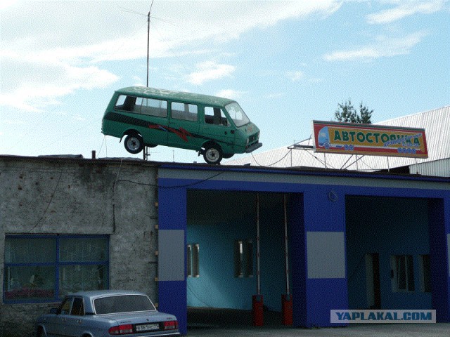 Автомобили на постаменте