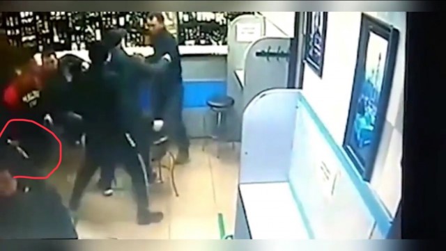 Посетителя бара в Уссурийске пырнули ножом в ходе драки
