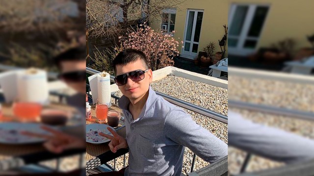 В Москве мерседес сбил двух женщин, водитель бросил машину и скрылся