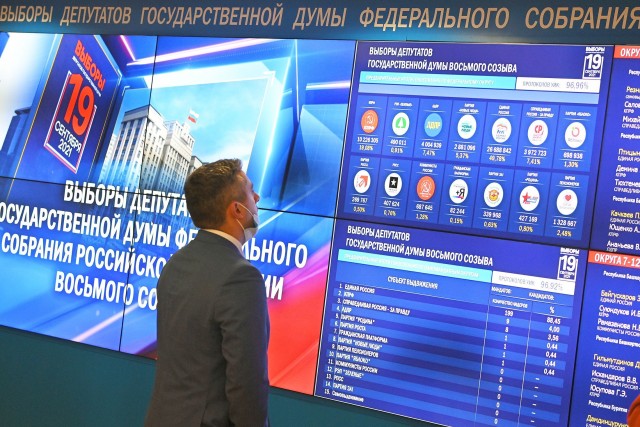 Занять места согласно выданным мандатам