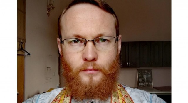 Российский священник, который поддержал Навального, эмигрировал в Польшу. Епархия хотела сослать его в монастырь