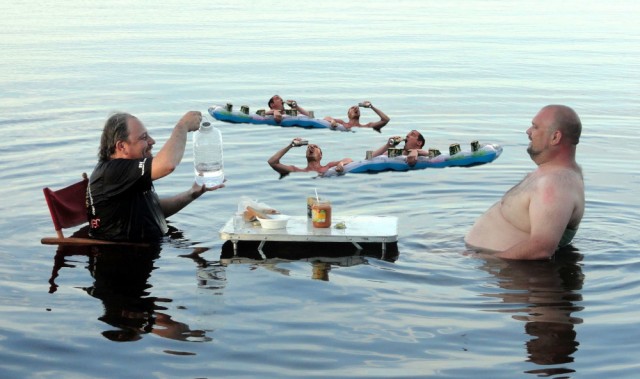 Фотожаба "Чуваки на отдыхе"