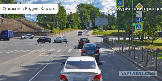 "Здесь всегда ездим налево!"