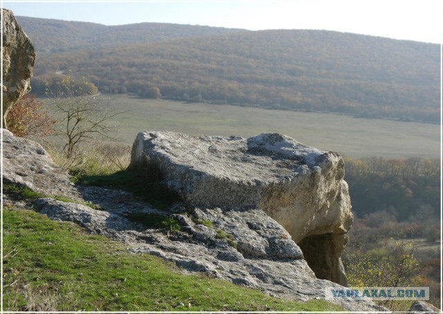 Крым. Бакла. Пещерный город.