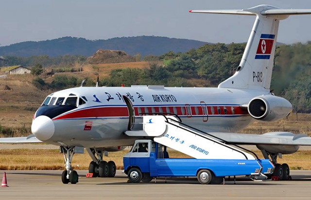 Почему в советских самолётах двери открывались внутрь, а у остальных наружу?