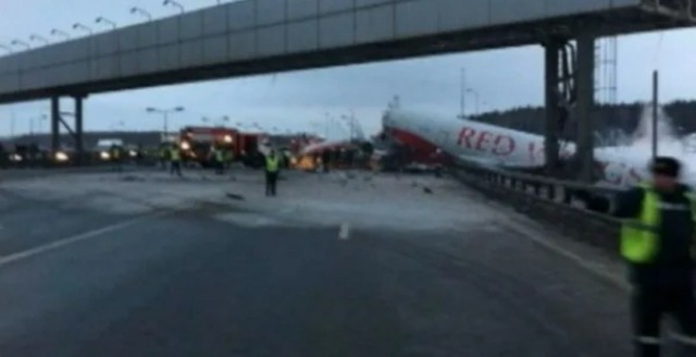В Южной Корее при посадке разбился самолет с 175 пассажирами на борту
