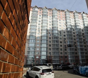 Россиянам придётся продавать свои квартиры со скидкой в 30% — экономист.