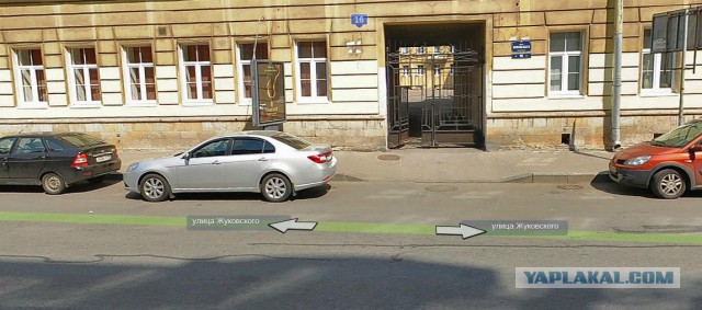 Агрессивный водитель избил активистку "Стоп-хам"
