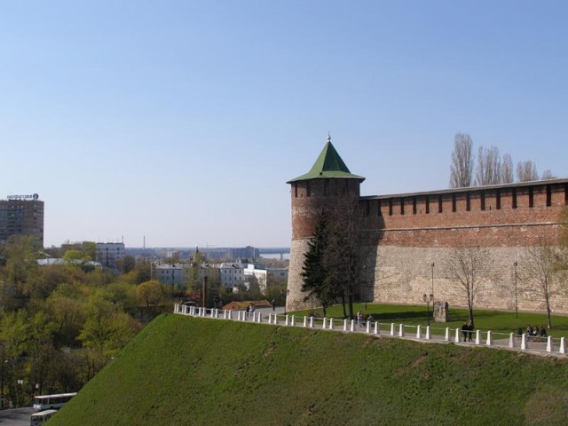 Когда Московский Кремль был красным, а когда белым?